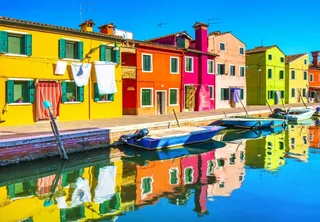 Puzzle Escapade à Burano, Italie - 1000 pièces van Alipson Puzzle – doos 1 van 2