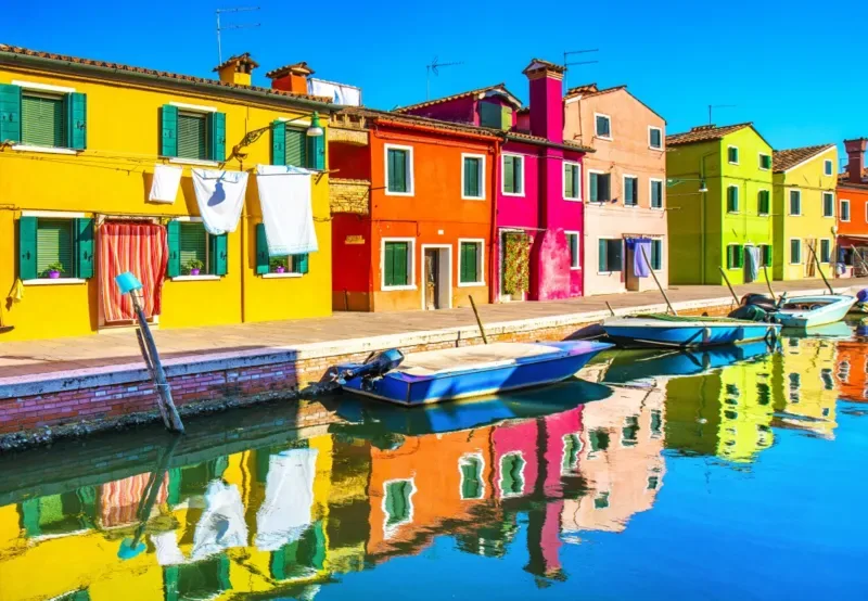 Puzzle Escapade à Burano, Italie - 1000 pièces van Alipson Puzzle – doos 1 van 2