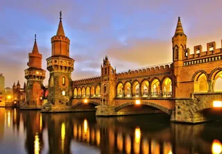 Puzzle Oberbaumbrücke, Berlin, Allemagne - 1000 pièces de Bluebird Puzzle – boîte 1 sur 2