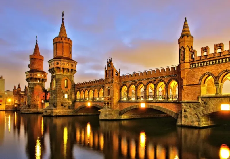 Puzzle Oberbaumbrücke, Berlin, Allemagne - 1000 pièces de Bluebird Puzzle – boîte 1 sur 2