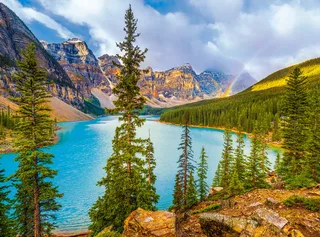 puzzel Moraine Lake Banff Canada 2000 stukjes puzzel. van Castorland, editie Meerkleurig – doos 1 van 2