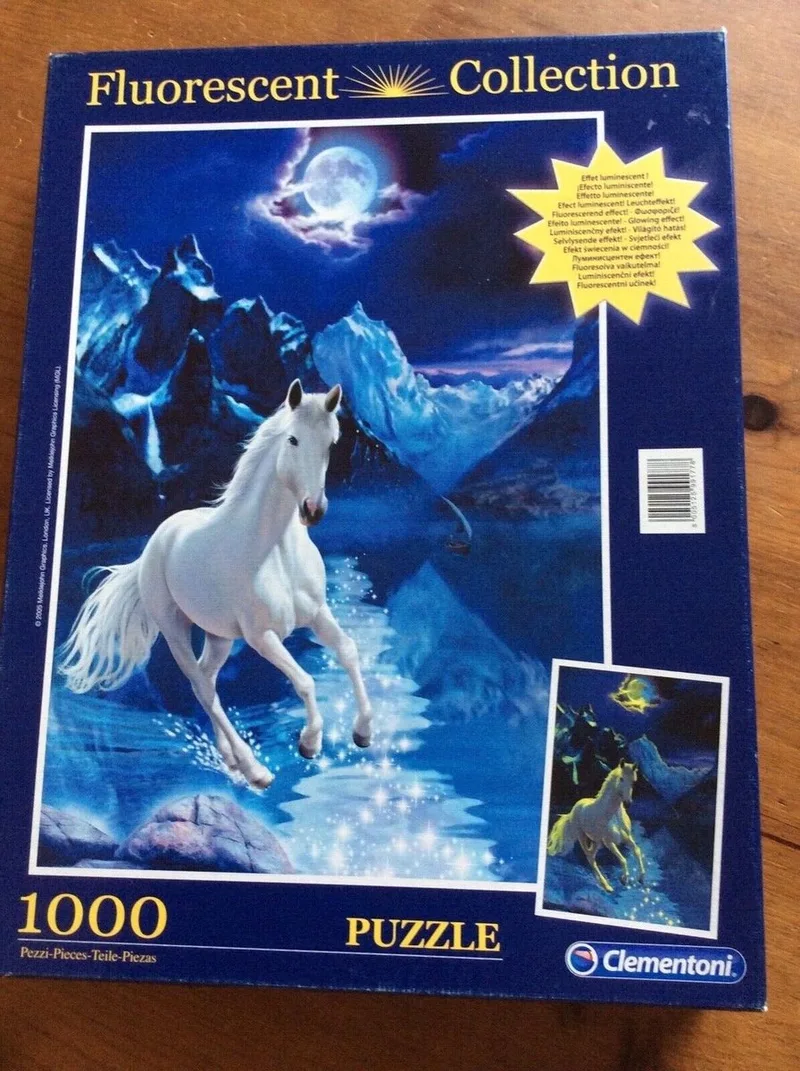 Fluorescent Collection The White Stallion from Clementoni – box