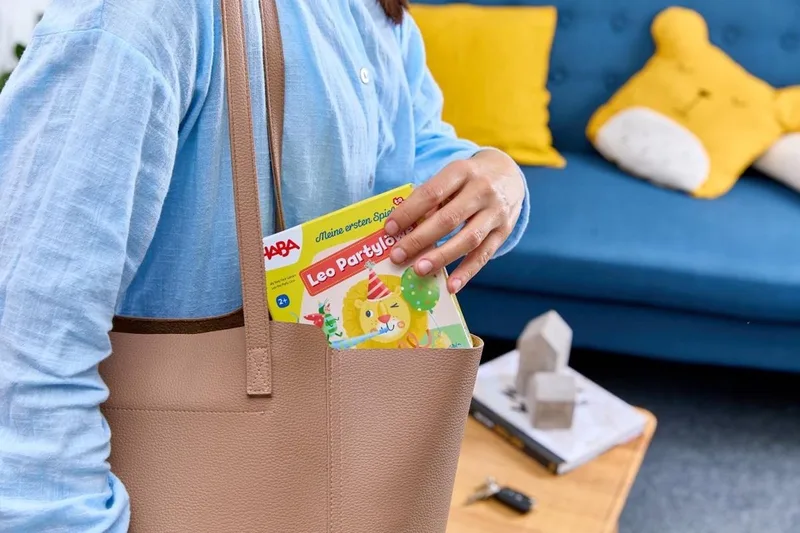 educatief spel Leo de Feestleeuw - kleurrijk kinderspel karton. fra HABA – æske