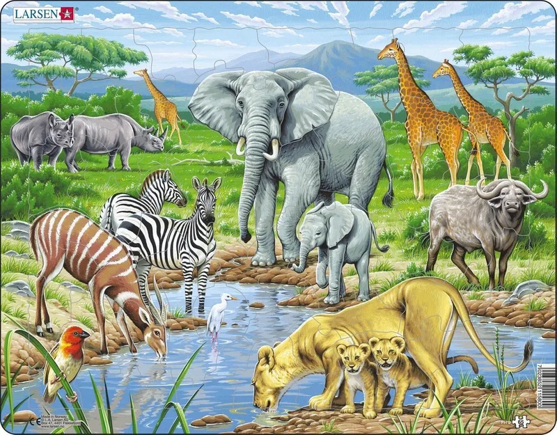 Afrikaanse savanne – Puzzel – Dieren – Afrika – Educatieve legpuzzel voor kinderen – 65 stukjes – Gemaakt in Noorwegen – Extra dikke 2,5 mm stukjes – Tray met vaste rand fra Larsen, 65 Stukjes – Afrikaanse savanne-udgave – æske
