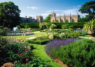 Beautiful Gardens: Queen's Garden, Sudeley Caslte (1000) from Ravensburger – box 2 of 2