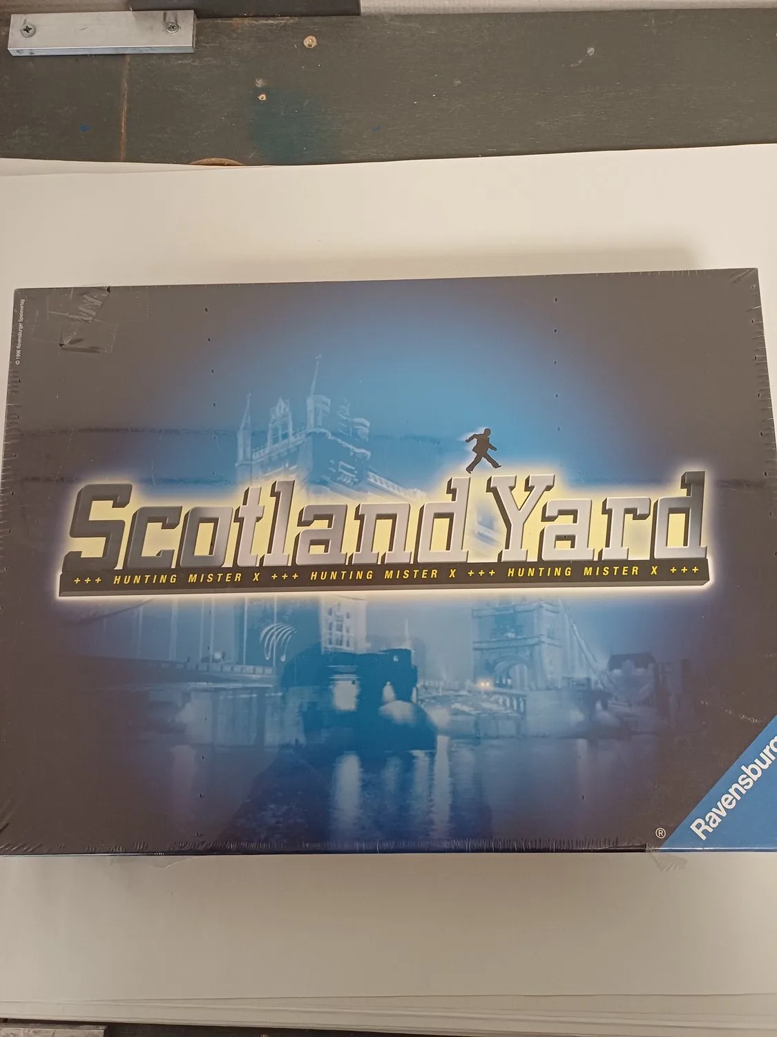 Scotland Yard - Hunting Mister X from Ravensburger – box