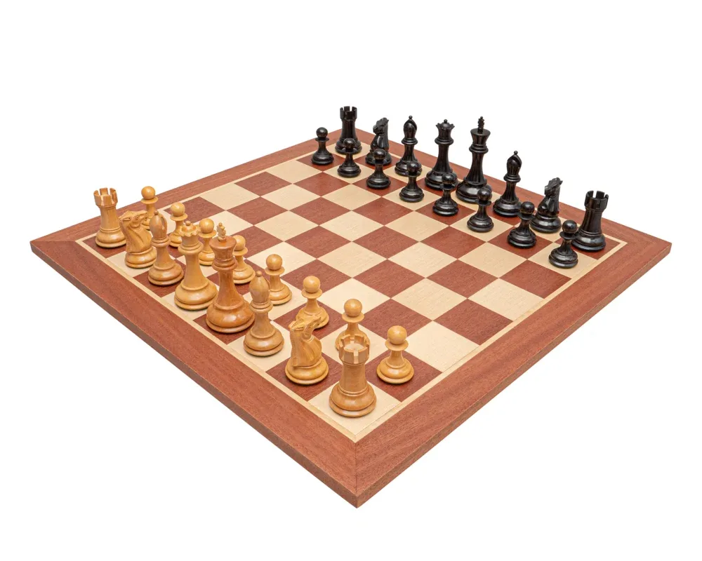 De Abingdon zwarte en mahonie schaakset van Regency Chess – doos