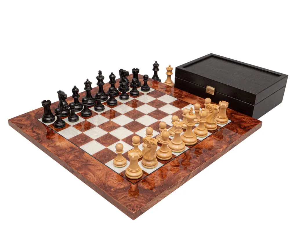 De Highgrove Briarwood en de zwarte luxe schaakset de Regency Chess – boîte