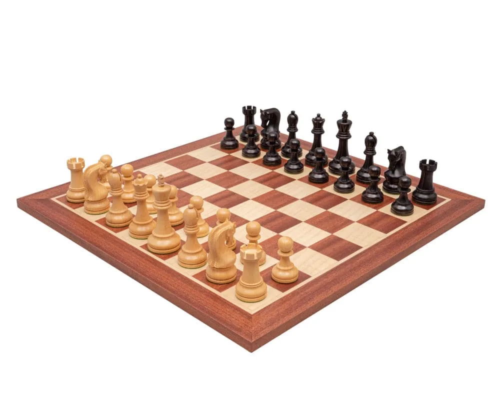 De Leningrad mahonie-schaakset van Regency Chess – doos