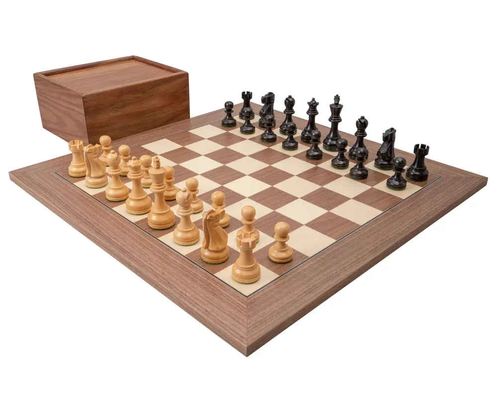 De Levisham zwarte- en notenhouten schaakset van Regency Chess – doos