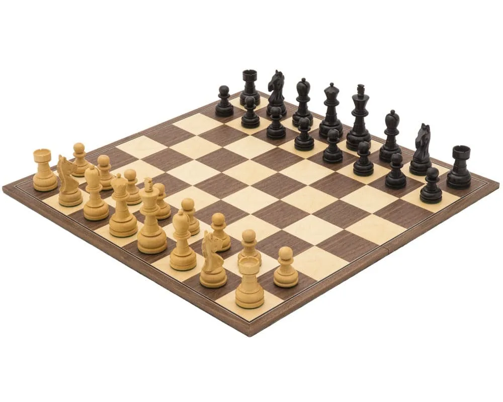 De opvouwbare schaakset in smaragdzwart en notenhout van Regency Chess – doos