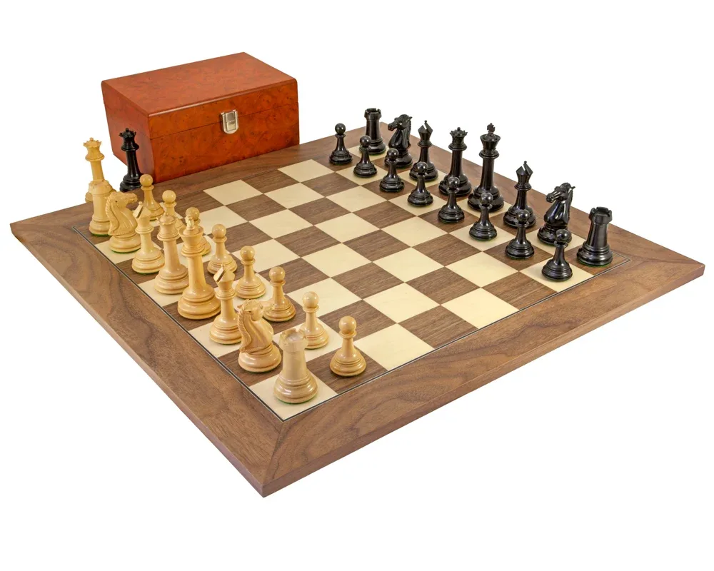 Parthenon Grand schaakset in ebbenhout en walnoot van Regency Chess – doos