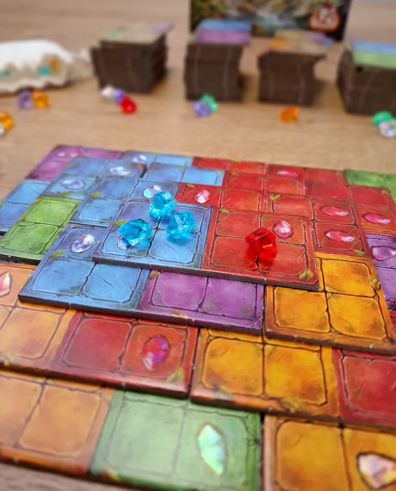 Pyramido: Verloren Schatten - familiespel - 1 tot 4 spelers - 45 minuten - Vanaf 8 jaar from White Goblin Games – box